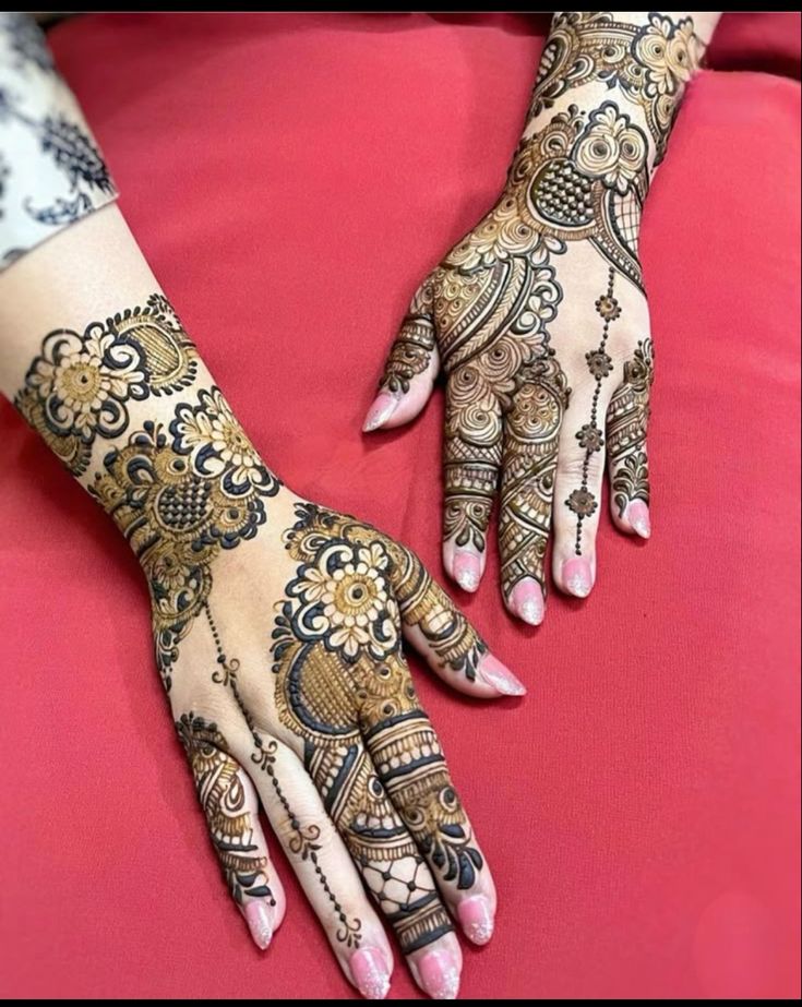 Minimal Arabic Vine Mehndi Design for Back Hand mehndi design